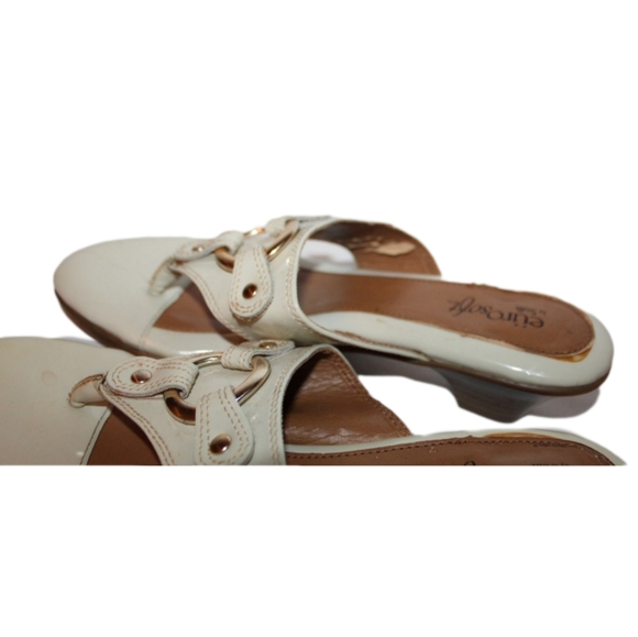 Women's Slip-On Heeled Flip-Flops - Picture 12 of 16